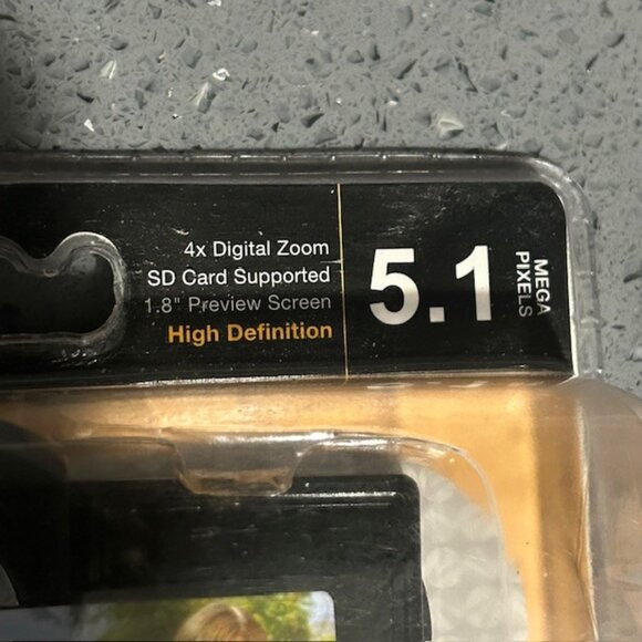 2012 Vivitar Digital Camcorder 430HD 4x Zoom 5.1 Mega Pixels 1.8 Screen Hi Def - Picture 2 of 7